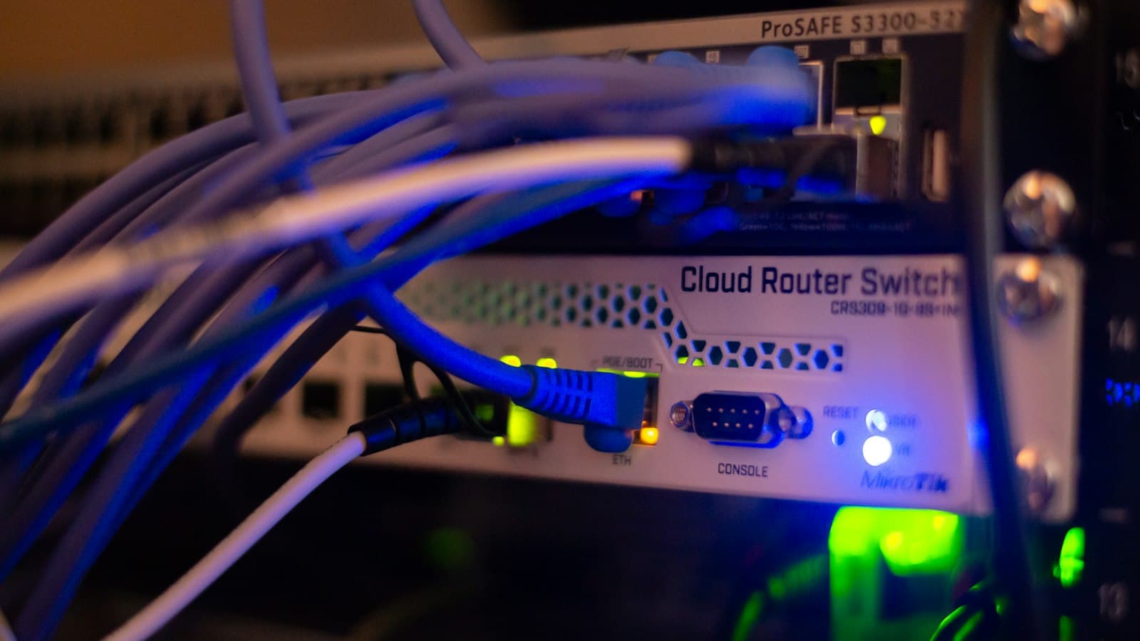 Connected network equipment with activity lights